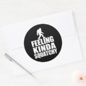 Sticker Rond Bigfoot Marcher Sentiment Genre Squatchy (Enveloppe)