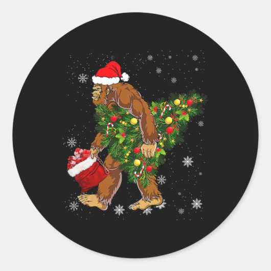 Sticker Rond bigfoot portant noël arbre sasquatch croyant (Devant)