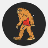 Sticker Rond Bigfoot Sasquatch Heart With Arrow Funny Valentine (Devant)