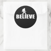 Sticker Rond Bigfoot Sasquatch Marcher Je Crois (Sac)