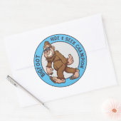 Sticker Rond Bigfoot | Sasquatch (modifiable) Classic Round Sti (Enveloppe)