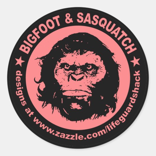 Sticker Rond BIGFOOT & SASQUATING www.Zazzle.com/LifeguardShack (Devant)