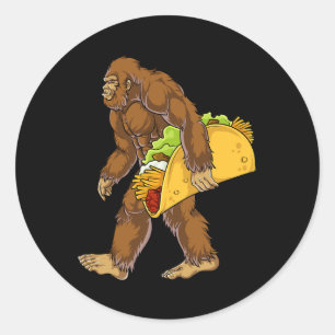 Sticker Rond Bigfoot transportant Taco Drôle Cinco De Mayo Garç