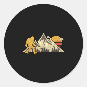 Sticker Rond Bigfoot Vintage Mountain Sun Sasquatch Camping Ran