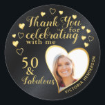 Sticker Rond Black and Gold 50th Birthday Party Merci<br><div class="desc">Créez des autocollants en Merci noir et or uniques pour 50 et Fabulous 50e anniversaire favors. Design présente une photo en forme de coeur, le nom, et le cinquantième jalon et dire Merci pour avoir fêté avec moi. Les modèles facilitent le téléchargement d'une photo et tapent votre nom. Sur ce...</div>