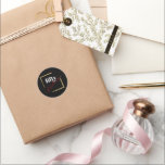 Sticker Rond Black & Gold 50th 50 et Fabulous Birthday<br><div class="desc">Fifty and Fabulous est un jeu de typographie populaire rouge et blanc encadré d'un trait de brosse doré. Les couleurs peuvent être customisées.</div>