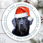 Sticker Rond Black Labrador Christmas Dog Adresse de retour<br><div class="desc">Envoyez vos voeux de Noël avec cette adorable étiquette d'adresse de retour Joyeux Noël Black Labrador Père Noël Chien. Cet autocollant d'adresse de noël du labrador noir sera un favori des amoureux du labrador. Visitez notre collection pour les cartes de noël de laboratoire noir assorties, la décoration de maison et...</div>