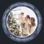 Sticker Rond Bleu Buffalo Plaid Christmas Retours Adresse Étiqu<br><div class="desc">Créez des étiquettes d'adresse de retour de Noël uniques avec un arrière - plan de buffle bleu et noir. Personnalisez facilement ces étiquettes de Noël bleus à damiers avec votre nom,  adresse et une photo.</div>