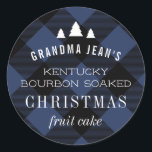 Sticker Rond Bleu Buffalo Plaid Christmas Tree Cadeau<br><div class="desc">La touche de finition parfaite pour vos cadeaux de vacances, cet autocollant personnalisé présente des formes d'arbre de Noël blanc au-dessus facile à modifier texte sur un arrière - plan vintage à motif de buffle bleu et noir. De multiples lignes de texte font de cet autocollant l'outil idéal pour étiqueter...</div>