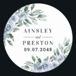 Sticker Rond Bleu Dusty Elegant Floral Boho Rose Rustique Maria<br><div class="desc">Le design est doté d'une élégante verdure aquarelle avec des éléments floraux de rose bleu boho poussiéreux. Design dispose également d'une mise en page de police de typographie moderne.</div>