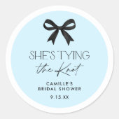 Sticker Rond Bleu Elle Attache Le noeud (Devant)