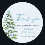 Sticker Rond Blue Bows Christmas Tree Girl Baby shower d'hiver<br><div class="desc">L'Autocollant classique Baby shower d'hiver Blue Bows Christmas Tree Girl ajoute une touche fantaisiste à votre baby shower d'hiver ! Doté d'un arc bleu délicat et d'un arbre de Noël festif, cet autocollant est parfait pour célébrer une petite fille dans un style douillet et saisonnier. Utilisez-le sur des faveurs, des...</div>