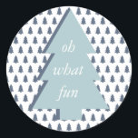 Sticker Rond Blue White Oh What Fun Christmas Tree Motif<br><div class="desc">Design moderne de Noël avec motif bleu sapin de Noël et texte "Oh What Fun" sur le sapin bleu de Noël. Si vous avez besoin d'aide ou de produits correspondants,  contactez-nous par l'intermédiaire de notre magasin.</div>