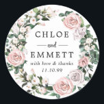Sticker Rond Blush rose et Lavender Rose Wreath Wedding Favor<br><div class="desc">De très jolis roses rose vif et lavande se marient avec des fleurs de pomme blanches pour créer une couronne parfaite pour un mariage d'été. Le design boho rustique présente beaucoup de verdure et de feuilles. Les noms des couples mariages sont en gros caractères. Un sentiment de remerciement et la...</div>