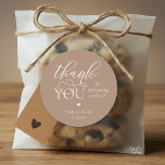 Sticker Rond Boho moderne Mariage mignon Merci de coeur cadeaux<br><div class="desc">Cadeaux de Merci minimaliste Mariage moderne Sticker classique en écriture romantique,  petit coeur mignon,  avec signature mariée et mariée et date mariage,  dans un thème rustique neutre chaud marron taupe.</div>
