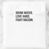 Sticker Rond Boire L'Eau Aimer Combattre Dur Le Racisme (Sac)