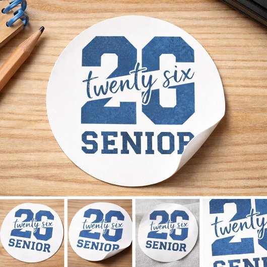 Sticker Rond Bold “26 Senior” Blue Typography Design
