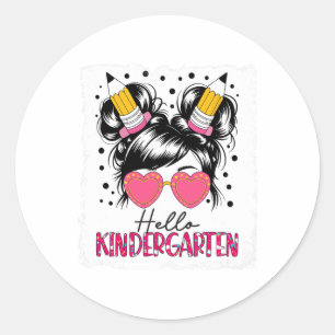 Sticker Rond Bonjour les filles de maternelle au chignon désord