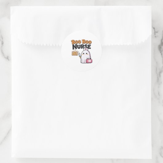 Sticker Rond Boo Boo Infirmière En Service Classique T-Shirt (Sac)