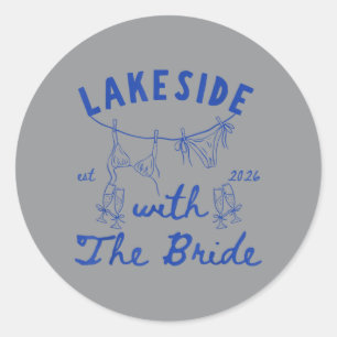 Sticker Rond Bord du lac avec la mariée mignonne 2026 Lac