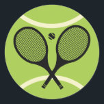 Sticker Rond Boule de raquettes de tennis moderne<br><div class="desc">Raquettes de tennis minimalistes et cadeaux de design de balles dans des couleurs préppy noir et blanc. Un cadeau simple et minimaliste pour votre entraîneur de tennis ou un cadeau d'équipe de tennis pour un joueur de tennis. stickers de joueurs de tennis branchés.</div>