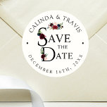 Sticker Rond Bouquet Bourgogne | Enregistrer le Mariage de date<br><div class="desc">Un ensemble unique d'autocollants à thème floral bordeaux Save the Date spécialement conçu pour votre futur mariage. Ces autocollants sont une pièce unique de la grande collection de mariages Bouquet de Bourgogne. Visitez la collection ou le magasin de la jungle de couleurs pour voir d'autres articles correspondants. Tous les éléments...</div>