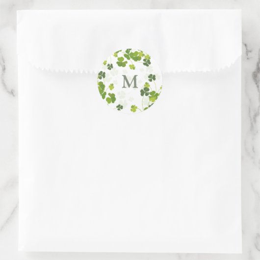 Sticker Rond Bouquet de trèfle vert monogramme St. Patrick (Sac)