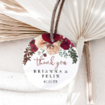 Sticker Rond Bourgogne Rose Merci Floral Mariage Faveur<br><div class="desc">Cet autocollant rond rose bordeaux vous remercie mariage faveur classique rond collant est parfait pour un mariage rustique. Le design présente des fleurs rousses bordeaux et roses avec des feuilles verts, inspirant beauté artistique. Faites de l'autocollant votre propre étiquette en incluant vos noms, l'événement (s'il y a lieu) et la...</div>