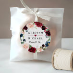 Sticker Rond Bourgogne Rouge Blush Floral Wreath Wedding Favori<br><div class="desc">Faites ressortir vos faveurs de mariage avec ce Sticker à couronne florale Blush Bourgogne. Doté d'un design chic et tendance de couronnes florales dans les tons bordeaux, roux et verdure, cet autocollant rond est parfait pour ajouter une pop de couleur et de style à vos faveurs de mariage. Vous pouvez...</div>