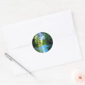 Sticker Rond Bright Blue River Under Green Trees à Washington (Enveloppe)