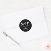 Sticker Rond Brosse Chic Noir Script Invitation Anniversaire Me (Enveloppe)