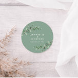 Sticker Rond Budget sauge vert eucalyptus feuillage faveur de m<br><div class="desc">Magnifique délicate feuille d'eucalyptus mariage faveur design autocollant. Moderne élégant sur tendance sauge vert,  noir,  bleu marine et blanc élégant collection contemporaine rustique. Idéal pour les mariages de printemps,  d'été,  d'automne ou d'hiver.</div>