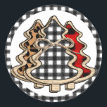 Sticker Rond Buffalo Plaid Christmas Tree<br><div class="desc">Arbres de Noël en bois mou avec arc et bison Plaid et autocollants Empreintes de léopard.</div>