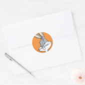 Sticker Rond BUGS BUNNY™ Coup d'œil de côté (Enveloppe)