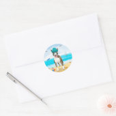 Sticker Rond Bull Terrier sur la plage (Enveloppe)