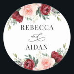 Sticker Rond Burgundy Blush Floral Personnalisé Mariage Classiq<br><div class="desc">Conçu pour coordonner avec notre collection de mariages Romantic Blooms,  ce Sticker personnalisable,  présente des fleurs d'aquarelle bordeaux et rousses,  jumelé à un serif élégant en noir. Éléments correspondants disponibles.</div>