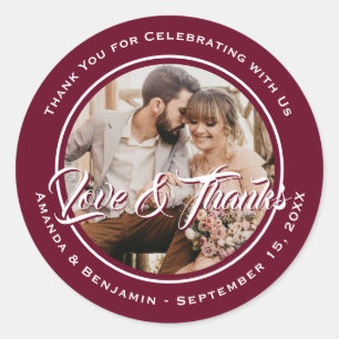 Sticker Rond Burgundy Élégant Script Mariage Photo Favoriser