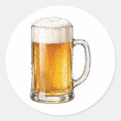 Sticker Rond Buveur de bière froide mousseuse dans un mug (Devant)
