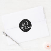 Sticker Rond Cadeaux de 50e anniversaire, 50 ROCKS (Enveloppe)