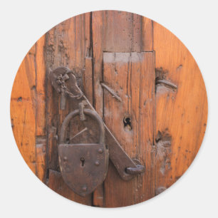 Sticker Rond Cadenas sur une porte en bois