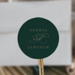 Sticker Rond Calligraphie verte romantique Mariage Enveloppe Ph<br><div class="desc">Ces enveloppes romantiques de mariage calligraphie verte sont parfaites pour un simple mariage. Le design classique moderne comprend des tourbillons fantaisistes et des fleurs fantaisistes avec une magnifique typographie de feuille d'or en faux champagne. Personnalisez le étiquette avec les noms de la mariée et du marié. Remarque : Ce design...</div>