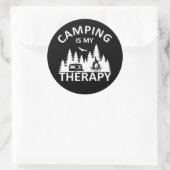 Sticker Rond Camping est ma thérapie drôle slogan de camper (Sac)