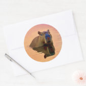 Sticker Rond Capybara Émergée d'un lac paisible (Enveloppe)