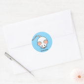 Sticker Rond Caricature de la souris blanche sur bleu clair (Enveloppe)