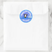 Sticker Rond Caricature de manchot joyeux sautant (Sac)
