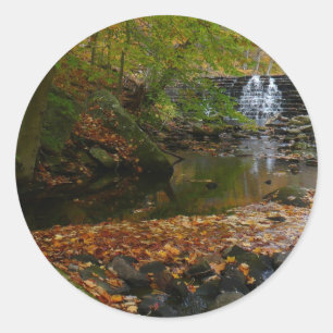 Sticker Rond Cascade et ruisseau d'automne en Pennsylvanie Natu