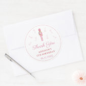 Sticker Rond Casse-Noisette rose Fille Fête d'anniversaire Favo (Enveloppe)
