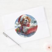Sticker Rond Cavalier King Charles Spaniel Chien Sledge Noël (Enveloppe)