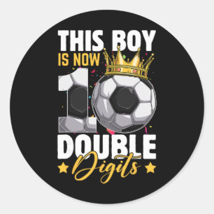 Sticker Rond Ce garçon a maintenant 10 ans, deux chiffres Footb