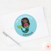 Sticker Rond Ce Livre Appartient À Une Fille De Sirène Africain (Enveloppe)
